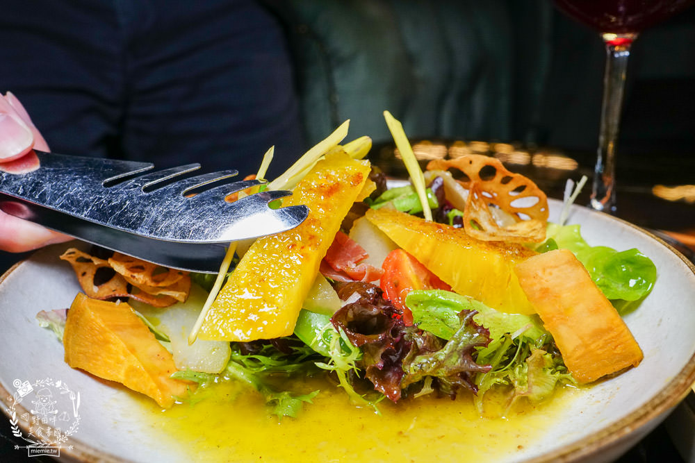 BAR KAO|高雄浪漫又奢華的高空夜景餐酒館!美麗絢爛的百萬夜景陪你度過美好又搖滾的一夜! - 第28張圖 BAR KAO|高雄浪漫又奢華的高空夜景餐酒館!美麗絢爛的百萬夜景陪你度過美好又搖滾的一夜!