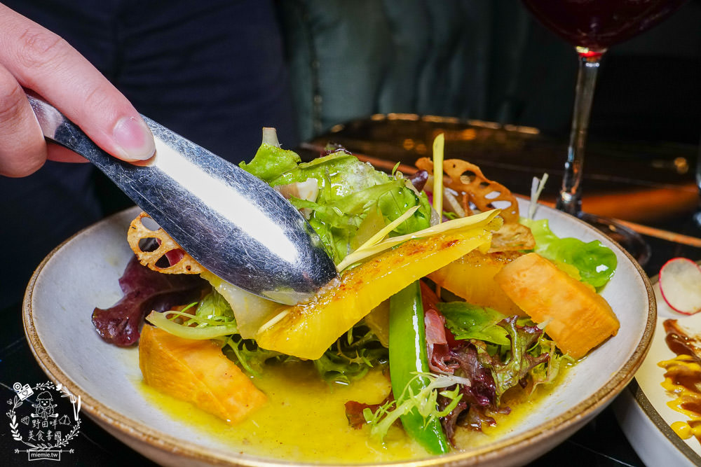 BAR KAO|高雄浪漫又奢華的高空夜景餐酒館!美麗絢爛的百萬夜景陪你度過美好又搖滾的一夜! - 第29張圖 BAR KAO|高雄浪漫又奢華的高空夜景餐酒館!美麗絢爛的百萬夜景陪你度過美好又搖滾的一夜!