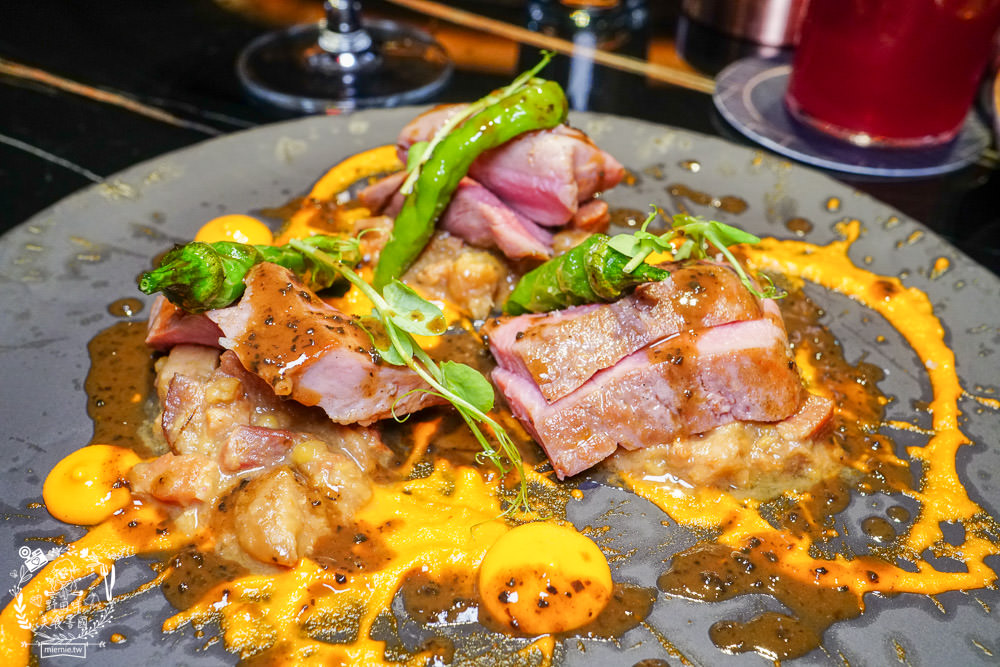 BAR KAO|高雄浪漫又奢華的高空夜景餐酒館!美麗絢爛的百萬夜景陪你度過美好又搖滾的一夜! - 第43張圖 BAR KAO|高雄浪漫又奢華的高空夜景餐酒館!美麗絢爛的百萬夜景陪你度過美好又搖滾的一夜!