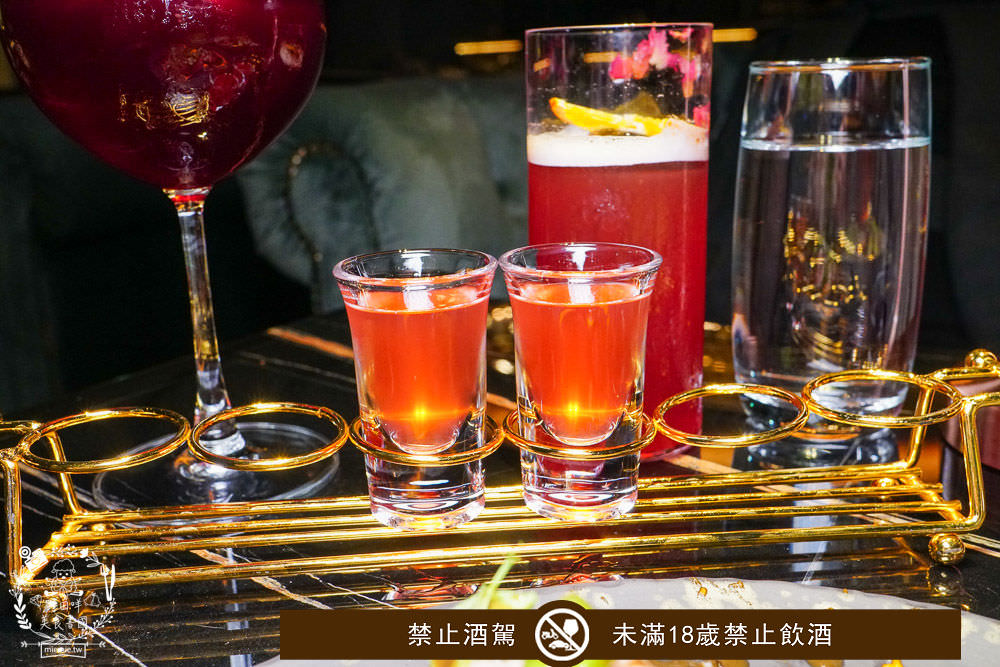 BAR KAO|高雄浪漫又奢華的高空夜景餐酒館!美麗絢爛的百萬夜景陪你度過美好又搖滾的一夜! - 第54張圖 BAR KAO|高雄浪漫又奢華的高空夜景餐酒館!美麗絢爛的百萬夜景陪你度過美好又搖滾的一夜!