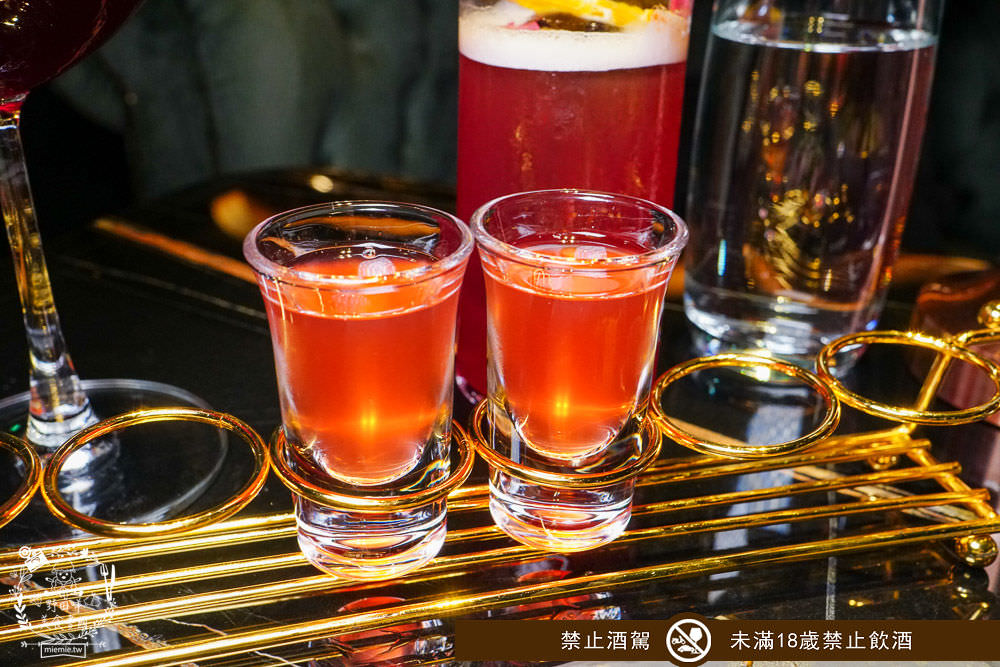 BAR KAO|高雄浪漫又奢華的高空夜景餐酒館!美麗絢爛的百萬夜景陪你度過美好又搖滾的一夜! - 第55張圖 BAR KAO|高雄浪漫又奢華的高空夜景餐酒館!美麗絢爛的百萬夜景陪你度過美好又搖滾的一夜!