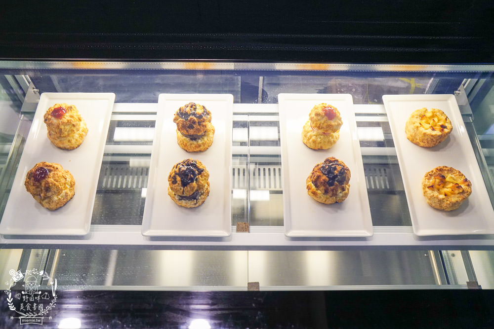 高雄[Bunny Flower 兔仔花]網路起家的超人氣布朗尼有門市囉!莫蘭迪主題的兔兔門市奢華浪漫超好拍!