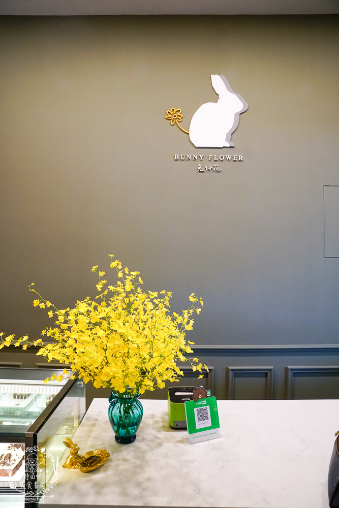 高雄[Bunny Flower 兔仔花]網路起家的超人氣布朗尼有門市囉!莫蘭迪主題的兔兔門市奢華浪漫超好拍!