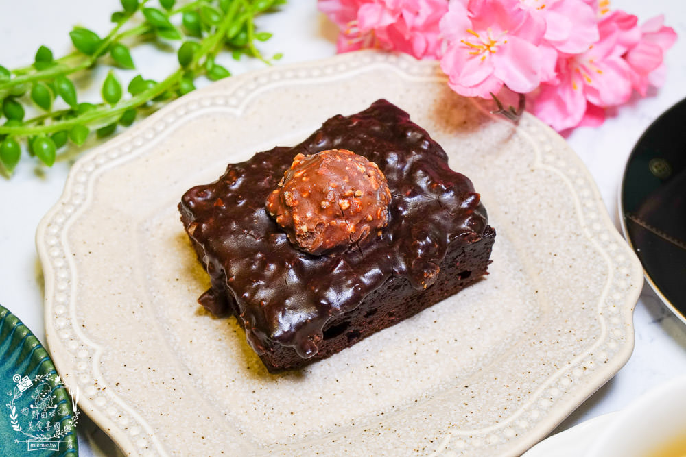 高雄[Bunny Flower 兔仔花]網路起家的超人氣布朗尼有門市囉!莫蘭迪主題的兔兔門市奢華浪漫超好拍!