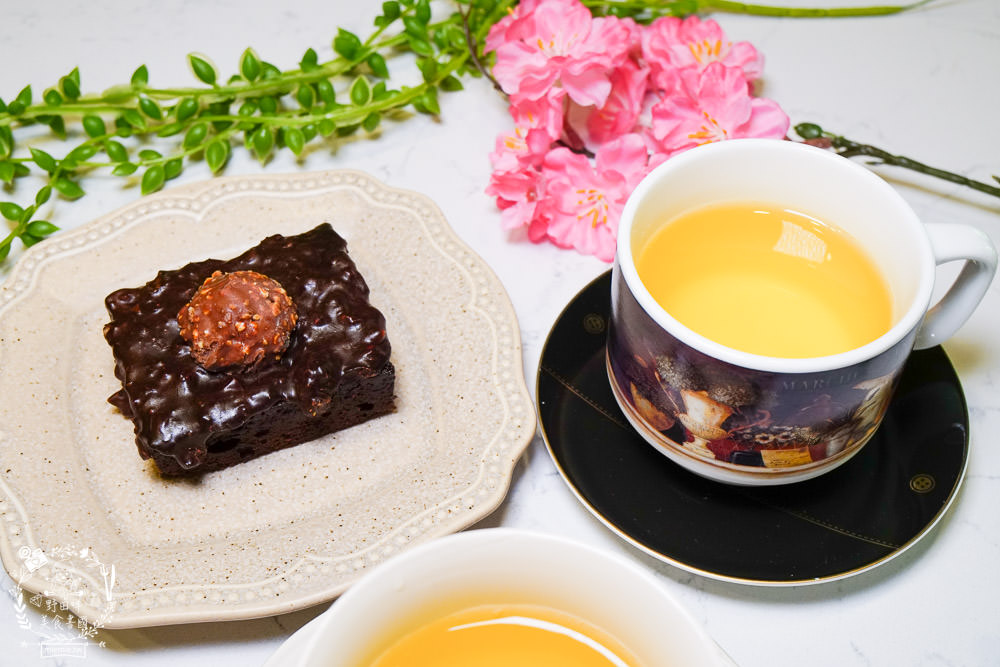 高雄[Bunny Flower 兔仔花]網路起家的超人氣布朗尼有門市囉!莫蘭迪主題的兔兔門市奢華浪漫超好拍!