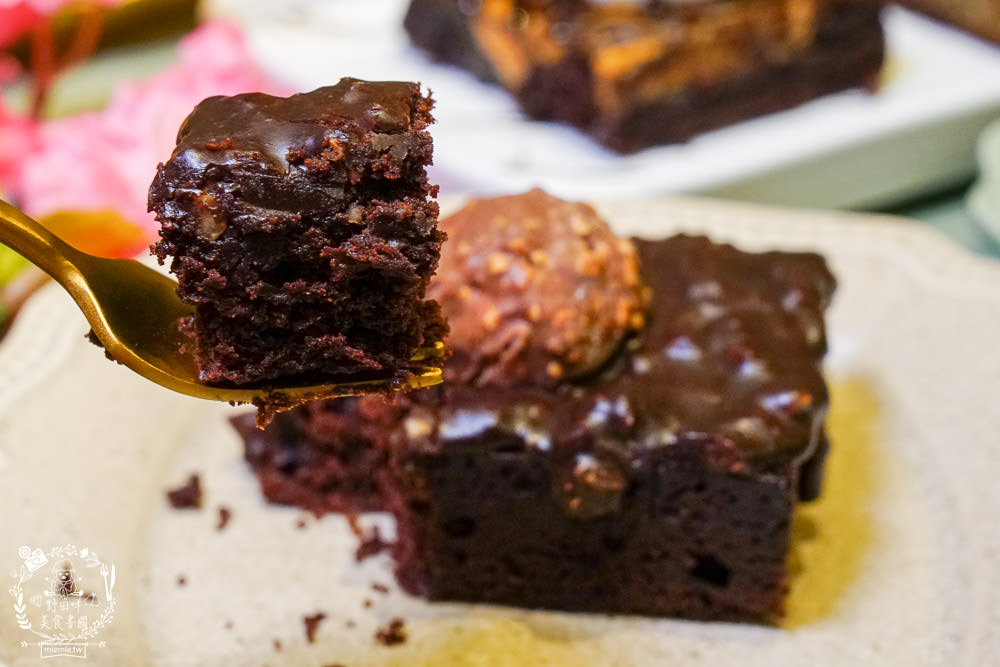 高雄[Bunny Flower 兔仔花]網路起家的超人氣布朗尼有門市囉!莫蘭迪主題的兔兔門市奢華浪漫超好拍!