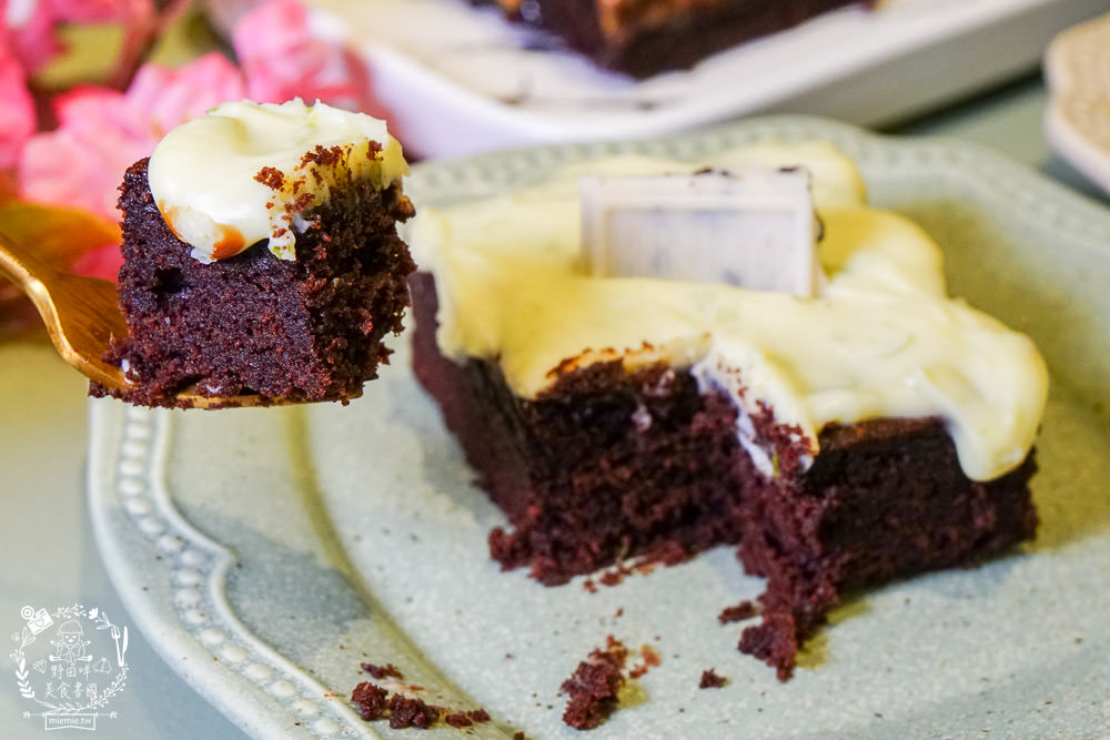 高雄[Bunny Flower 兔仔花]網路起家的超人氣布朗尼有門市囉!莫蘭迪主題的兔兔門市奢華浪漫超好拍!