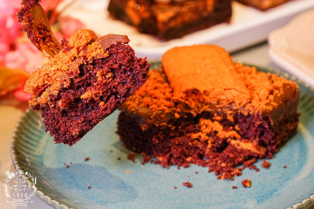 高雄[Bunny Flower 兔仔花]網路起家的超人氣布朗尼有門市囉!莫蘭迪主題的兔兔門市奢華浪漫超好拍!