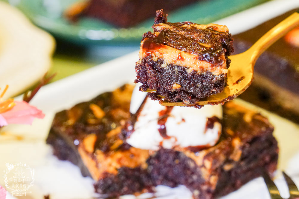 高雄[Bunny Flower 兔仔花]網路起家的超人氣布朗尼有門市囉!莫蘭迪主題的兔兔門市奢華浪漫超好拍!