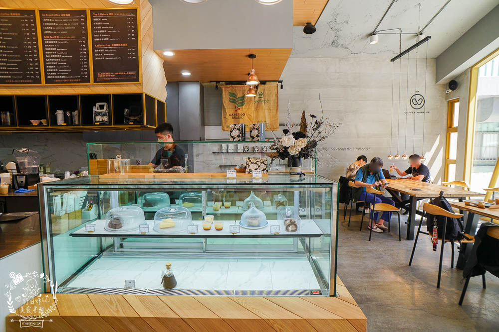 高雄[咖啡覺醒Coffee wake up美術店]美輪美奐的網美咖啡廳!輕食早午餐咖啡等超多選項!