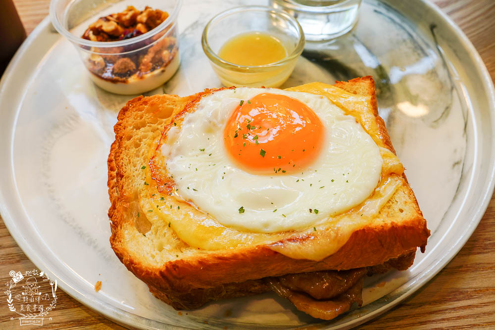 高雄[咖啡覺醒Coffee wake up美術店]美輪美奐的網美咖啡廳!輕食早午餐咖啡等超多選項!