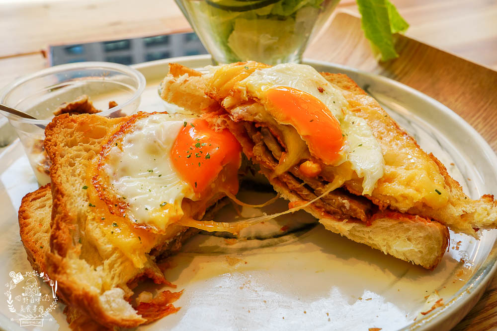 高雄[咖啡覺醒Coffee wake up美術店]美輪美奐的網美咖啡廳!輕食早午餐咖啡等超多選項!