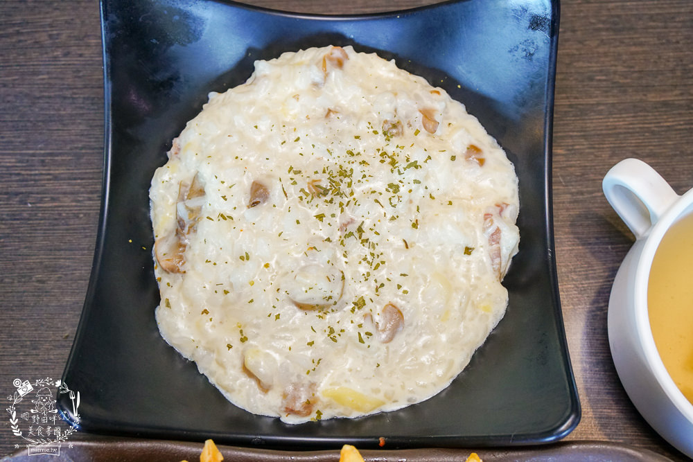 高雄披薩吃到飽[Double Cheese]339元就有20種口味的披薩+炸物+義大利麵吃到飽!現點現做的薄皮披薩酥脆可口!