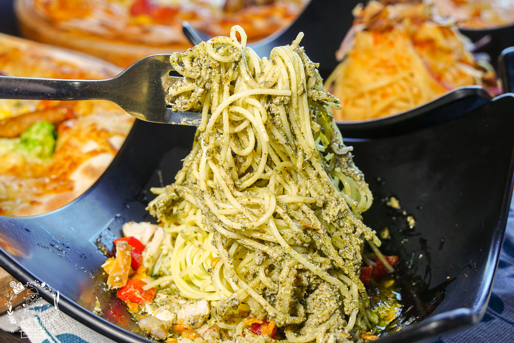 高雄披薩吃到飽[Double Cheese]339元就有20種口味的披薩+炸物+義大利麵吃到飽!現點現做的薄皮披薩酥脆可口!
