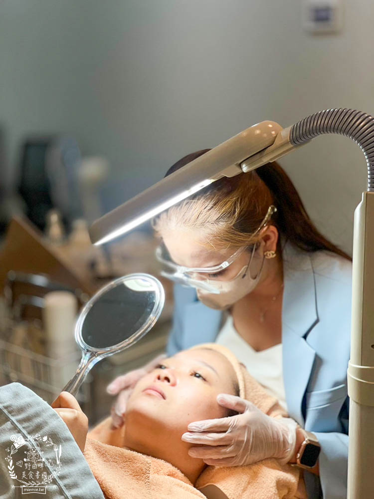 Fourmi Queen屏東店|超級紓壓的溫感按摩課程!做完臉整個美到發光?!連素顏都超有自信? - 第14張圖 Fourmi Queen屏東店|超級紓壓的溫感按摩課程!做完臉整個美到發光?!連素顏都超有自信?