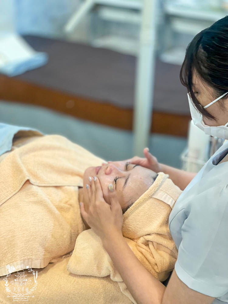 Fourmi Queen屏東店|超級紓壓的溫感按摩課程!做完臉整個美到發光?!連素顏都超有自信? - 第13張圖 Fourmi Queen屏東店|超級紓壓的溫感按摩課程!做完臉整個美到發光?!連素顏都超有自信?