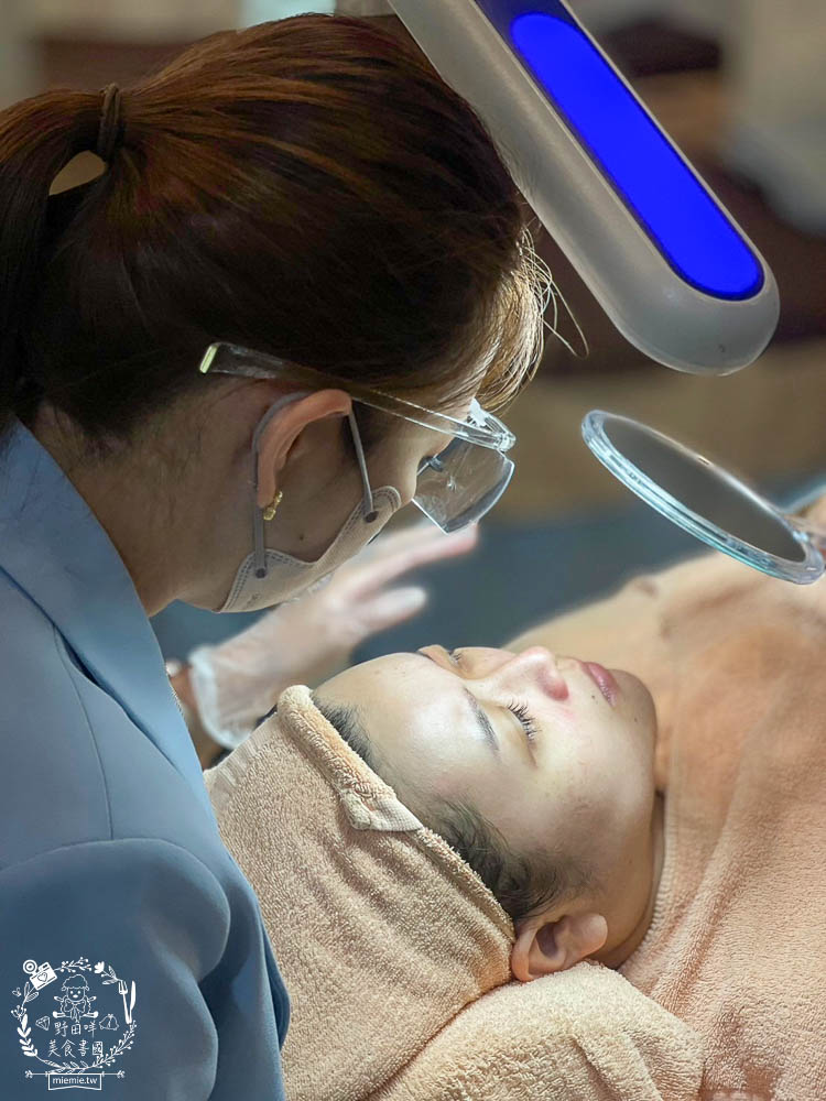 Fourmi Queen屏東店|超級紓壓的溫感按摩課程!做完臉整個美到發光?!連素顏都超有自信? - 第20張圖 Fourmi Queen屏東店|超級紓壓的溫感按摩課程!做完臉整個美到發光?!連素顏都超有自信?