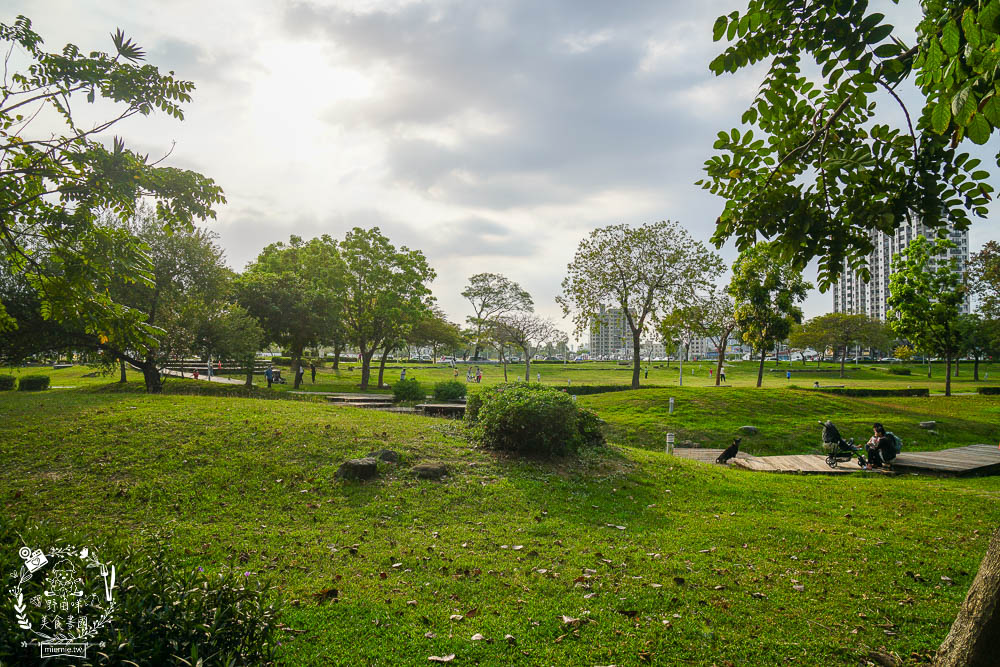 高雄[G.A. 冰淇淋La Glacerie Artisanale]彷彿走在法國的巴黎街頭?熱門IG打卡拍照點!