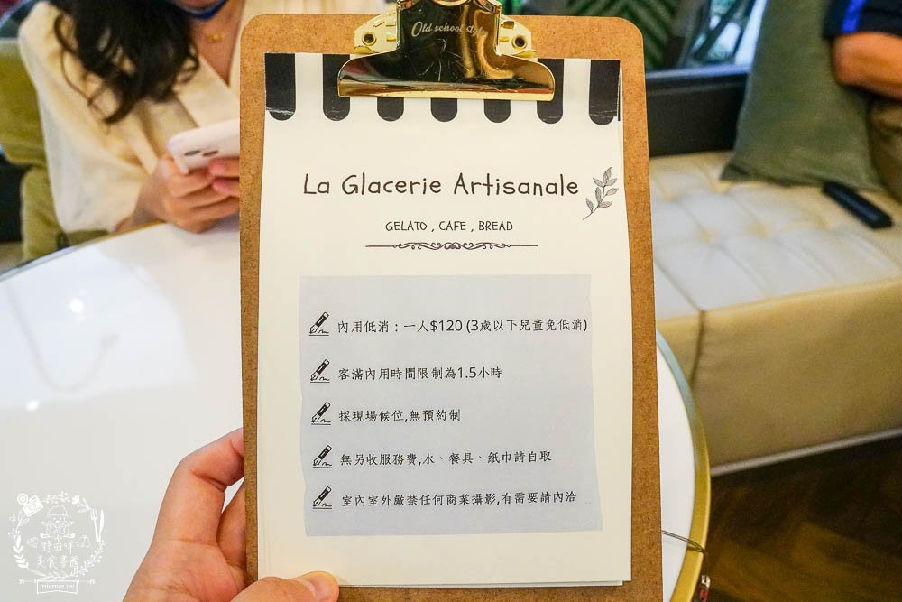 高雄[G.A. 冰淇淋La Glacerie Artisanale]彷彿走在法國的巴黎街頭?熱門IG打卡拍照點!