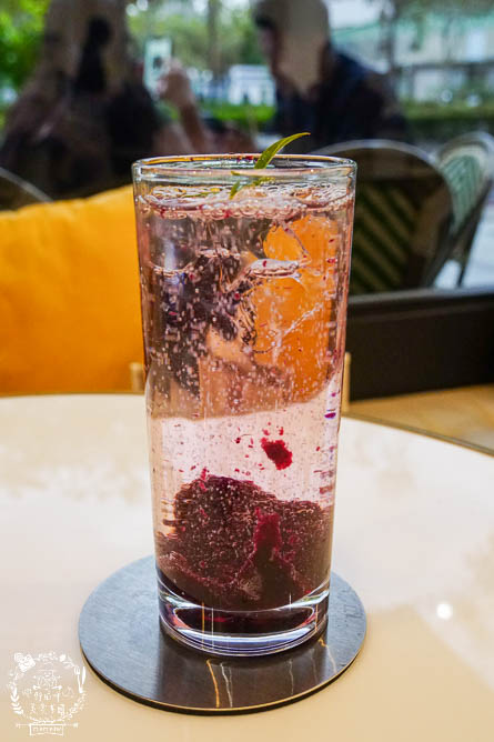 高雄[G.A. 冰淇淋La Glacerie Artisanale]彷彿走在法國的巴黎街頭?熱門IG打卡拍照點!