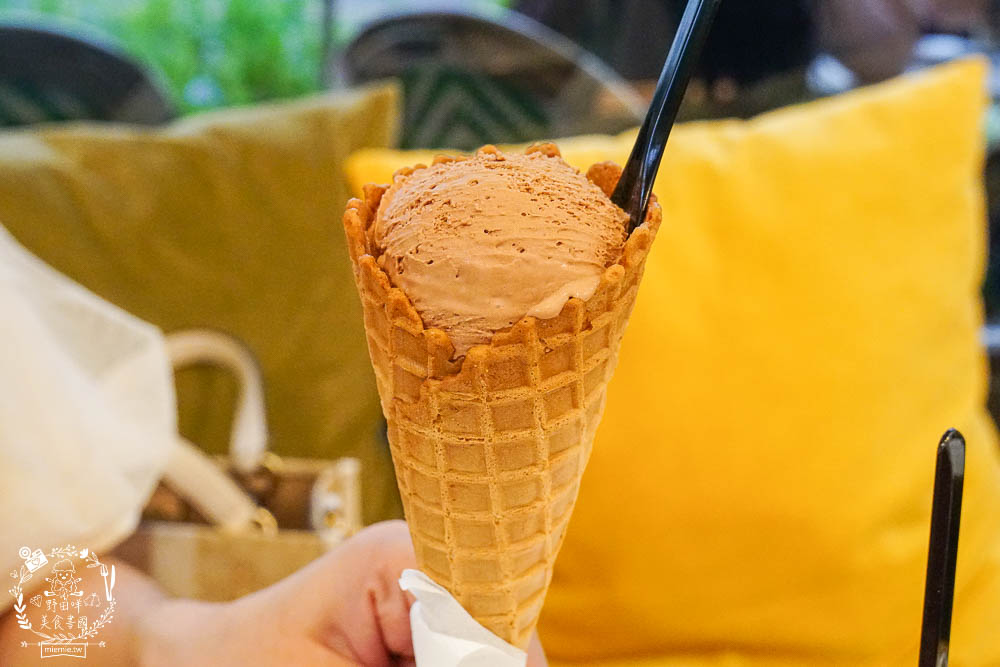 高雄[G.A. 冰淇淋La Glacerie Artisanale]彷彿走在法國的巴黎街頭?熱門IG打卡拍照點!