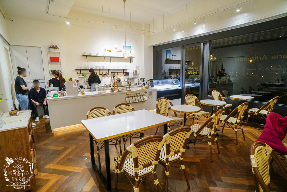 高雄[G.A. 冰淇淋La Glacerie Artisanale]彷彿走在法國的巴黎街頭?熱門IG打卡拍照點!