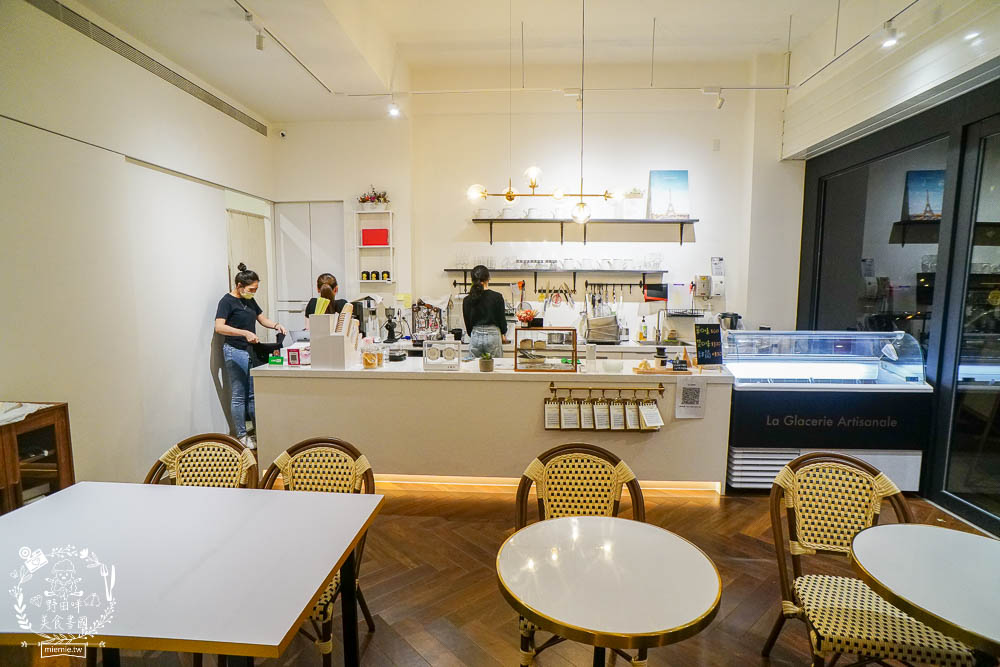 高雄[G.A. 冰淇淋La Glacerie Artisanale]彷彿走在法國的巴黎街頭?熱門IG打卡拍照點!