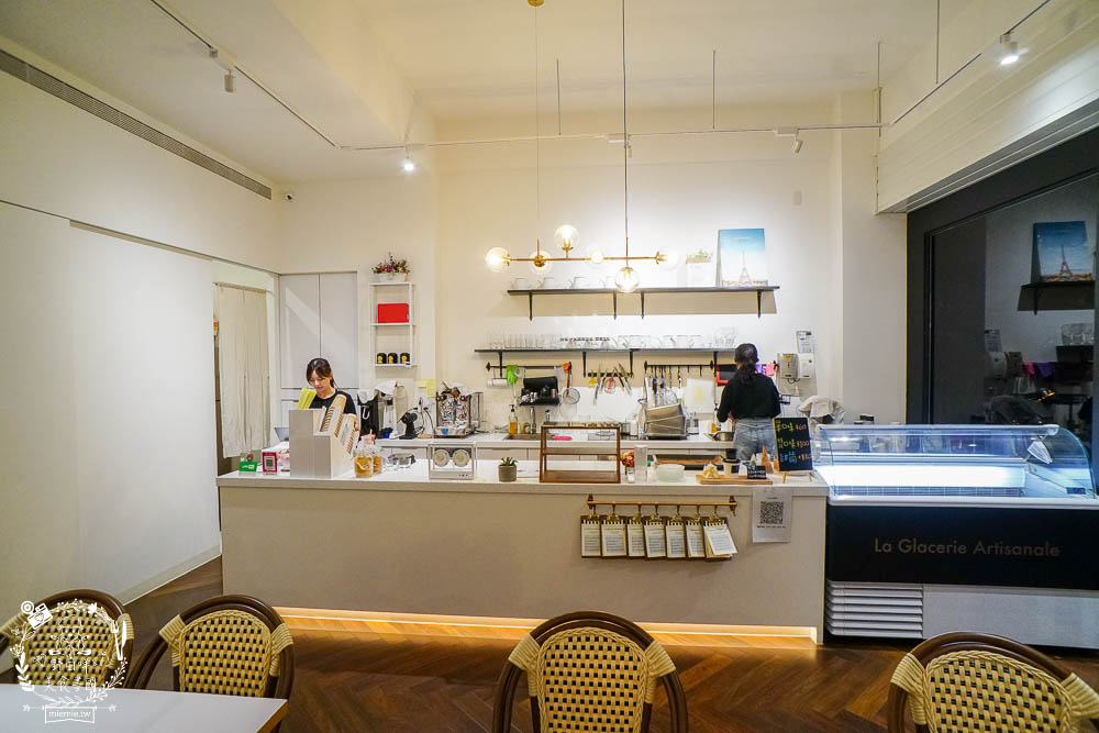 高雄[G.A. 冰淇淋La Glacerie Artisanale]彷彿走在法國的巴黎街頭?熱門IG打卡拍照點!