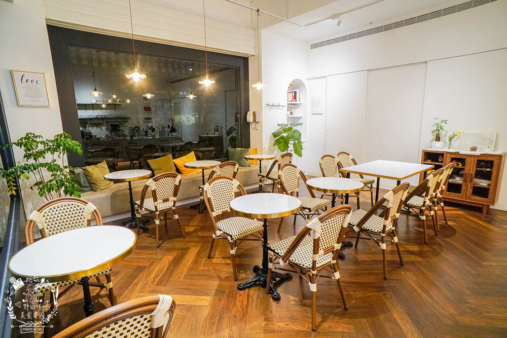 高雄[G.A. 冰淇淋La Glacerie Artisanale]彷彿走在法國的巴黎街頭?熱門IG打卡拍照點!