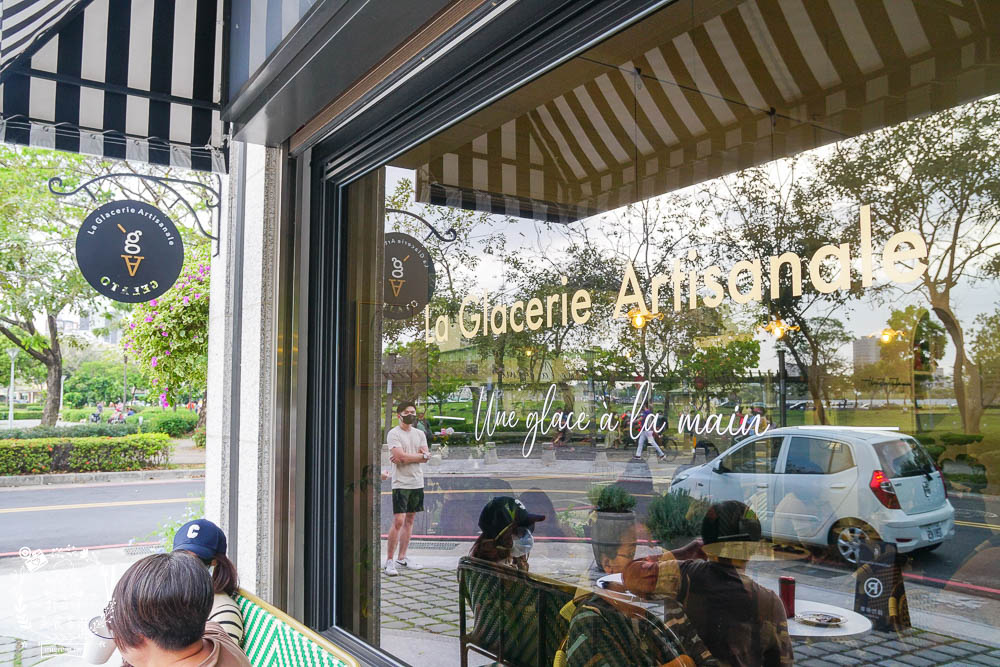 高雄[G.A. 冰淇淋La Glacerie Artisanale]彷彿走在法國的巴黎街頭?熱門IG打卡拍照點!