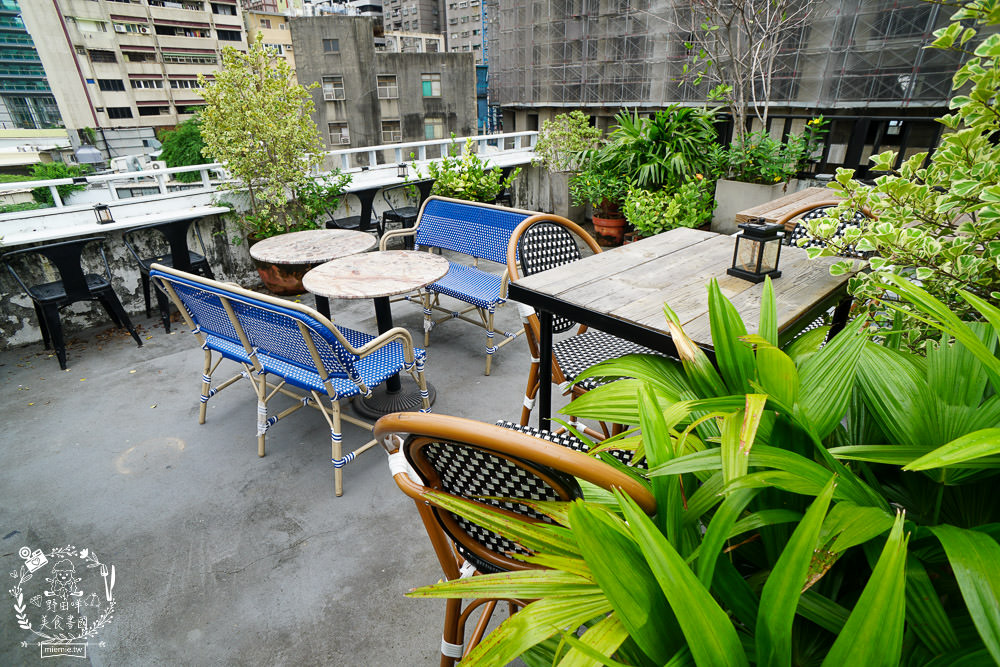 Gooday Cafe Roof 25