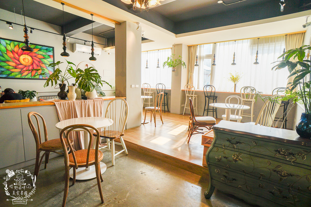 高雄[典．咖啡Grace Café]絕美北歐風熱門IG打卡網美咖啡廳!超療癒的甜點下午茶時光!裡面還有可愛店狗與喵喵?
