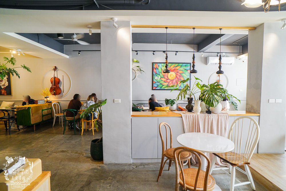 高雄[典．咖啡Grace Café]絕美北歐風熱門IG打卡網美咖啡廳!超療癒的甜點下午茶時光!裡面還有可愛店狗與喵喵?