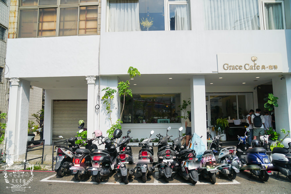 高雄[典．咖啡Grace Café]絕美北歐風熱門IG打卡網美咖啡廳!超療癒的甜點下午茶時光!裡面還有可愛店狗與喵喵?