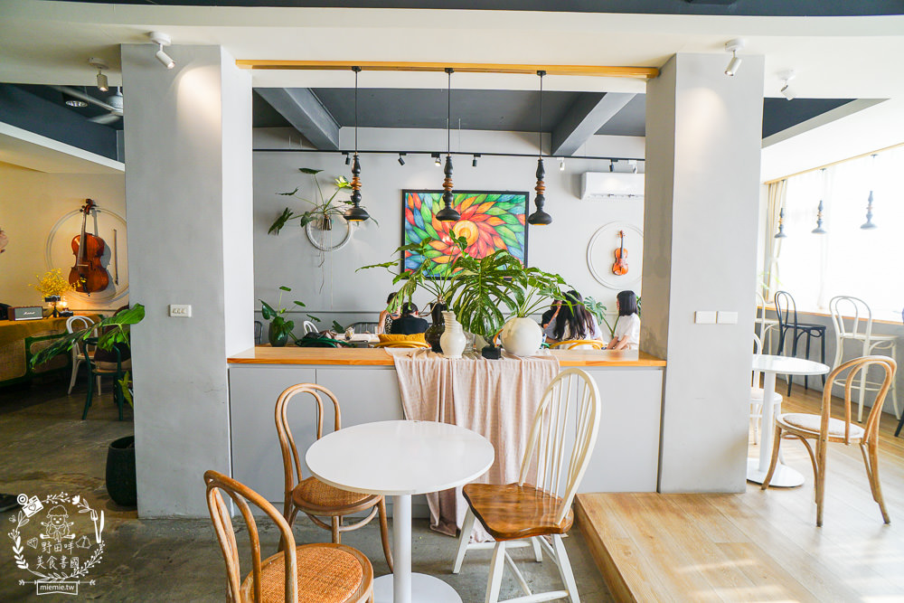 高雄[典．咖啡Grace Café]絕美北歐風熱門IG打卡網美咖啡廳!超療癒的甜點下午茶時光!裡面還有可愛店狗與喵喵?