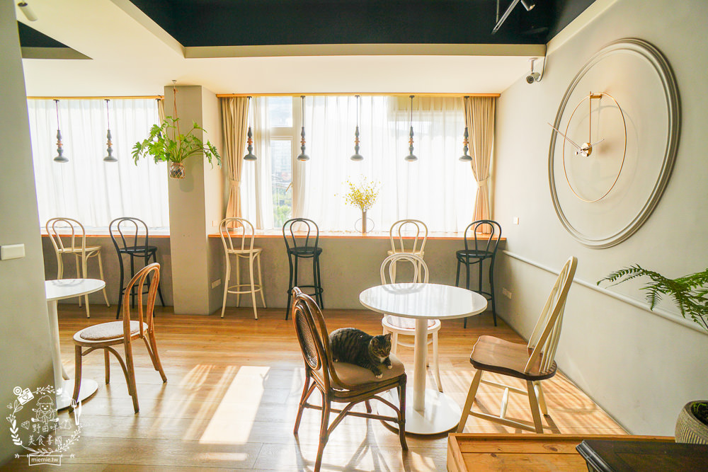 高雄[典．咖啡Grace Café]絕美北歐風熱門IG打卡網美咖啡廳!超療癒的甜點下午茶時光!裡面還有可愛店狗與喵喵?