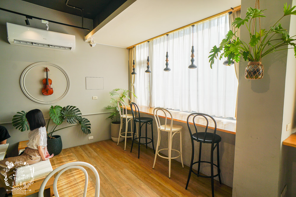 高雄[典．咖啡Grace Café]絕美北歐風熱門IG打卡網美咖啡廳!超療癒的甜點下午茶時光!裡面還有可愛店狗與喵喵?