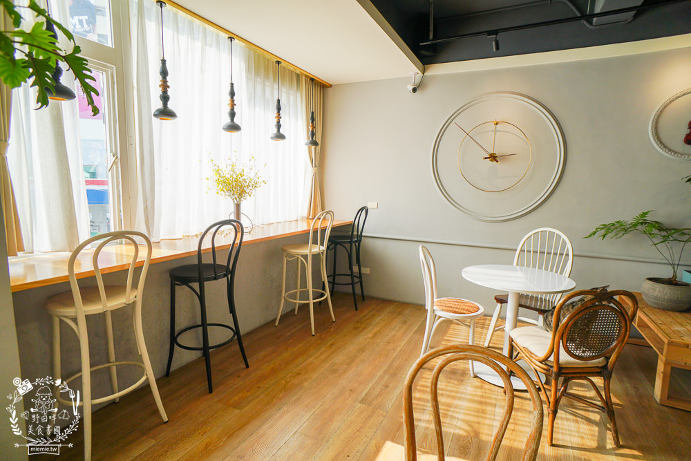 高雄[典．咖啡Grace Café]絕美北歐風熱門IG打卡網美咖啡廳!超療癒的甜點下午茶時光!裡面還有可愛店狗與喵喵?