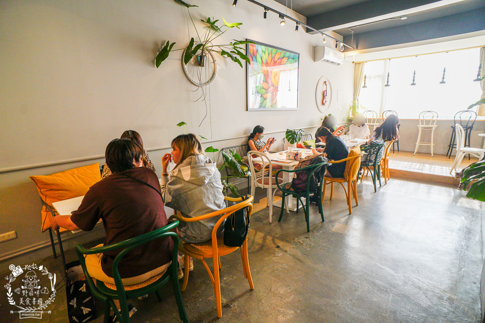 高雄[典．咖啡Grace Café]絕美北歐風熱門IG打卡網美咖啡廳!超療癒的甜點下午茶時光!裡面還有可愛店狗與喵喵?