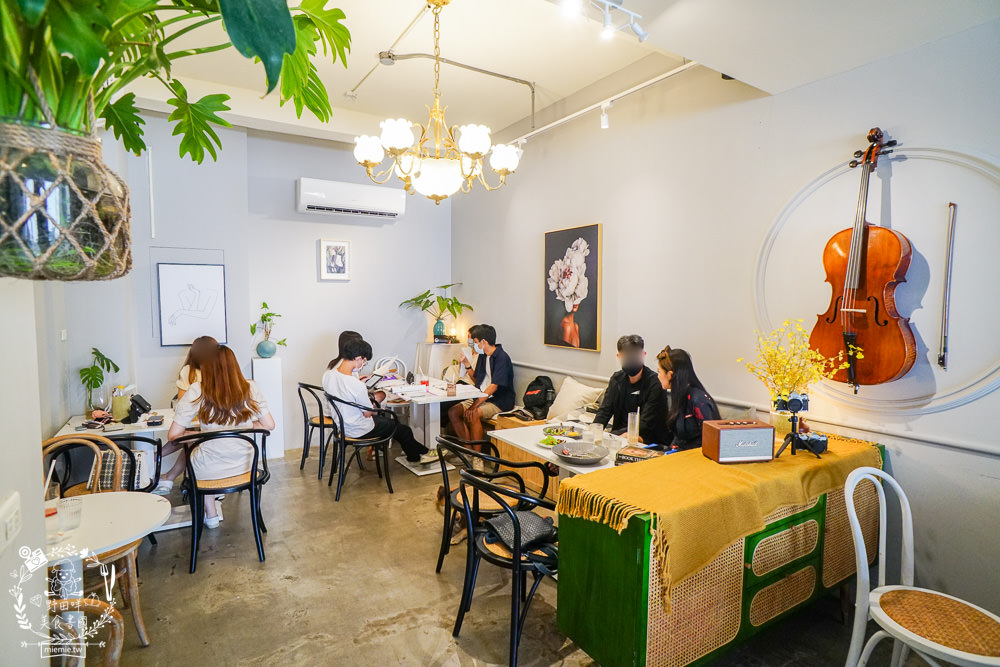 高雄[典．咖啡Grace Café]絕美北歐風熱門IG打卡網美咖啡廳!超療癒的甜點下午茶時光!裡面還有可愛店狗與喵喵?