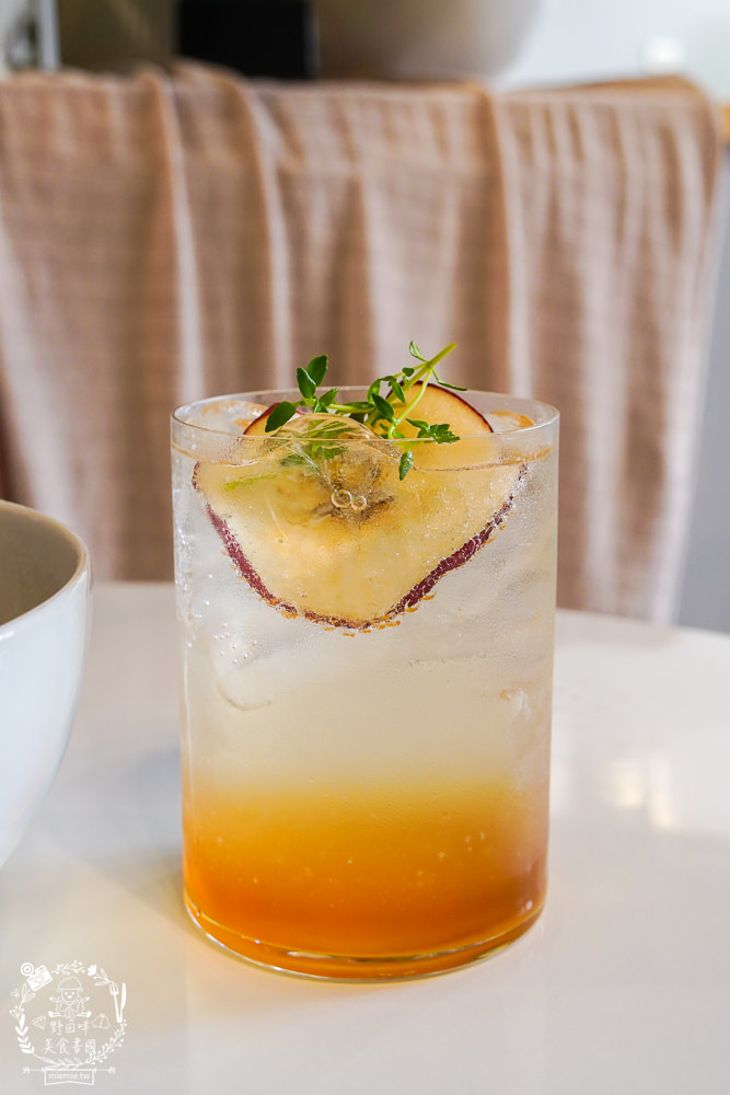 高雄[典．咖啡Grace Café]絕美北歐風熱門IG打卡網美咖啡廳!超療癒的甜點下午茶時光!裡面還有可愛店狗與喵喵?