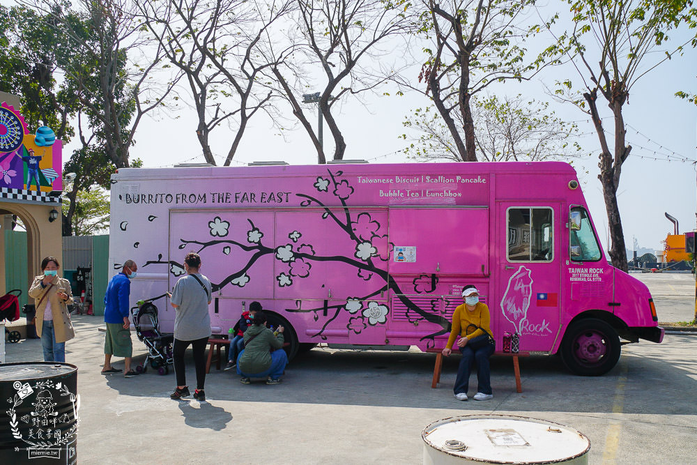 高雄景點[HOLO PARK 映像鹽埕]穿越時空到老鹽埕!360度沉浸式球幕飛行影廳+270度5D全息舞臺劇院