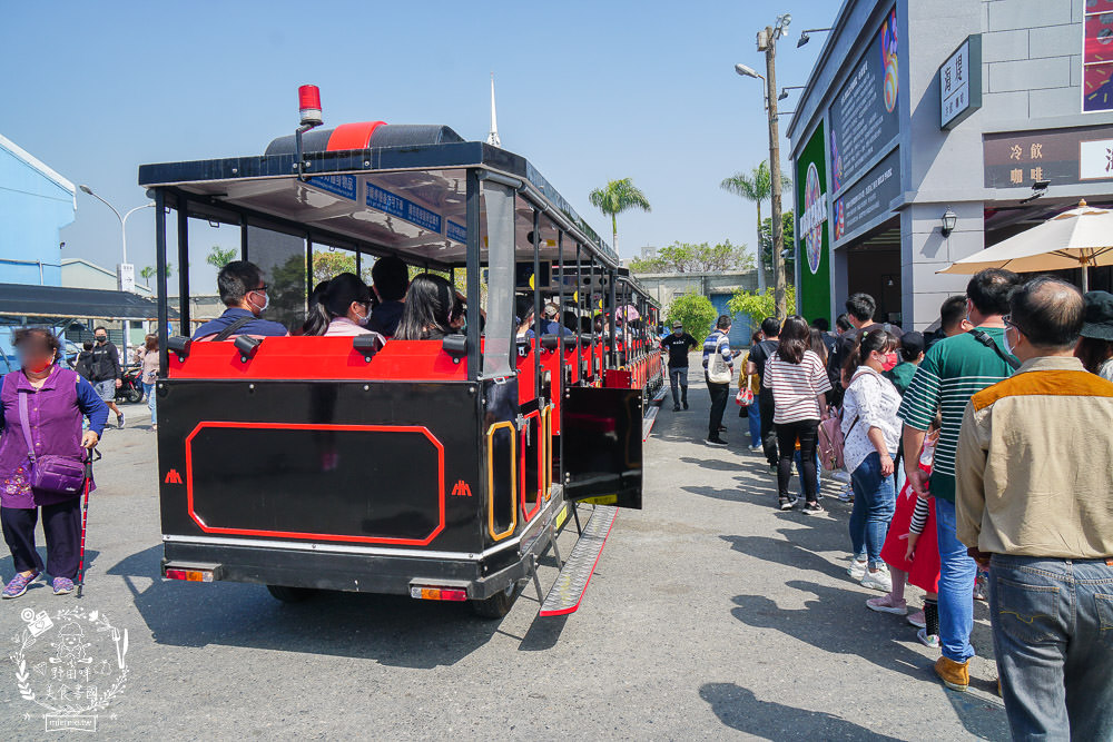高雄景點[HOLO PARK 映像鹽埕]穿越時空到老鹽埕!360度沉浸式球幕飛行影廳+270度5D全息舞臺劇院