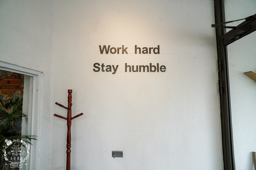 高雄亨寶咖啡Humble beginnings café|熱門IG打卡的復古文青風咖啡廳!晚上搖身一變Holyday Day酒吧 - 第7張圖 高雄亨寶咖啡Humble beginnings café|熱門IG打卡的復古文青風咖啡廳!晚上搖身一變Holyday Day酒吧