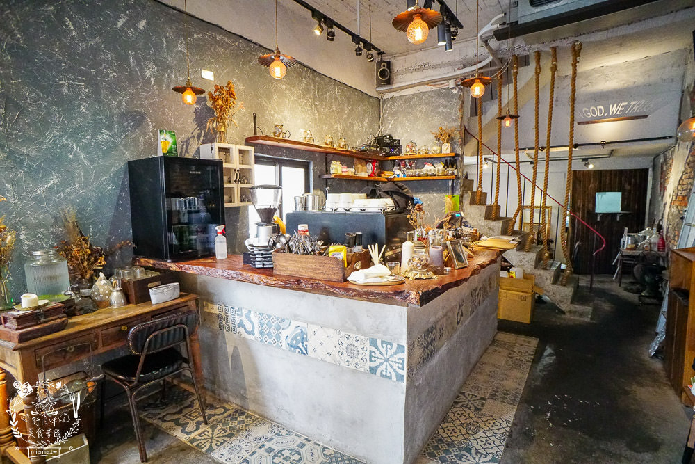 高雄亨寶咖啡Humble beginnings café|熱門IG打卡的復古文青風咖啡廳!晚上搖身一變Holyday Day酒吧 - 第10張圖 高雄亨寶咖啡Humble beginnings café|熱門IG打卡的復古文青風咖啡廳!晚上搖身一變Holyday Day酒吧