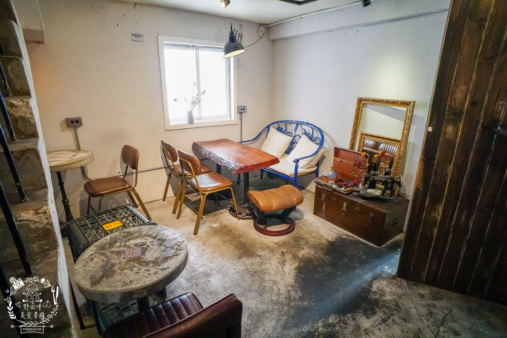 高雄亨寶咖啡Humble beginnings café|熱門IG打卡的復古文青風咖啡廳!晚上搖身一變Holyday Day酒吧 - 第13張圖 高雄亨寶咖啡Humble beginnings café|熱門IG打卡的復古文青風咖啡廳!晚上搖身一變Holyday Day酒吧