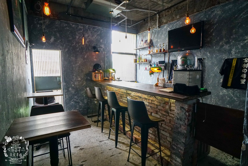 高雄亨寶咖啡Humble beginnings café|熱門IG打卡的復古文青風咖啡廳!晚上搖身一變Holyday Day酒吧 - 第14張圖 高雄亨寶咖啡Humble beginnings café|熱門IG打卡的復古文青風咖啡廳!晚上搖身一變Holyday Day酒吧