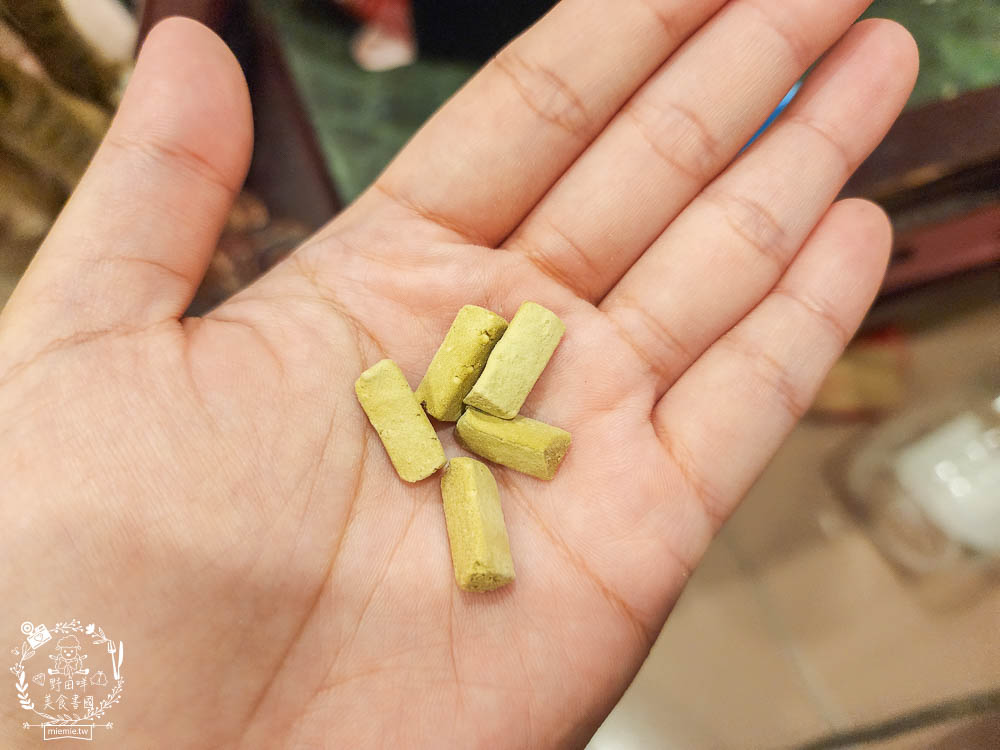 貓咪口臭推薦!IN-Plus好好益菌潔牙凍乾評價!鮮肉凍乾、好吃有效的貓咪口腔清潔保健分享