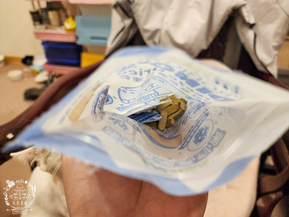 貓咪口臭推薦!IN-Plus好好益菌潔牙凍乾評價!鮮肉凍乾、好吃有效的貓咪口腔清潔保健分享