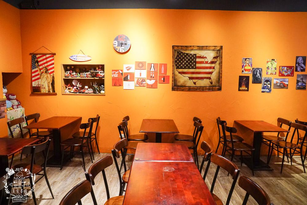 高雄漢堡推薦[It’s Me 複合式餐飲]人氣雙層花生起司豬肉堡厚實必點!居然還有飲料喝到飽!